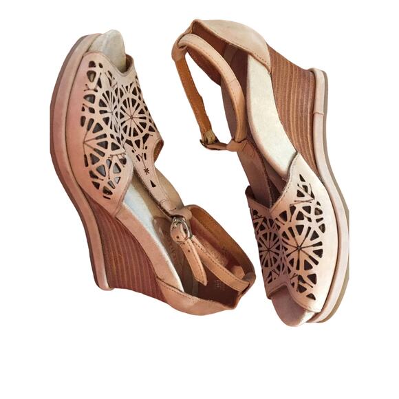 Earthies Casella Size 5.5 Buck CASELLA-BIS Womens Tan Strap Wedges Heels - Picture 2 of 7